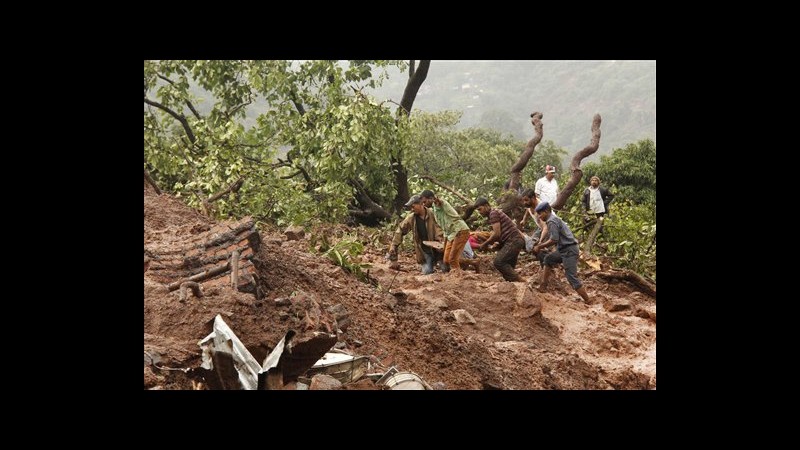 India, almeno 17 morti nella frana su villaggio nell’ovest