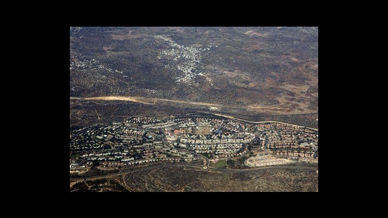 Israele, Peres: Ue riveda blocco fondi a colonie, dare priorità a pace