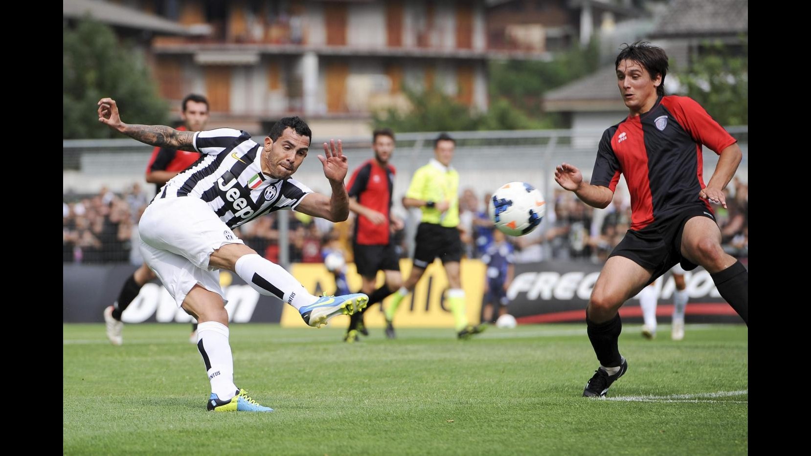 Juventus vince 7-0 in amichevole. A segno Tevez, doppietta per Matri e Vucinic. Conte: Useremo 3-5-2