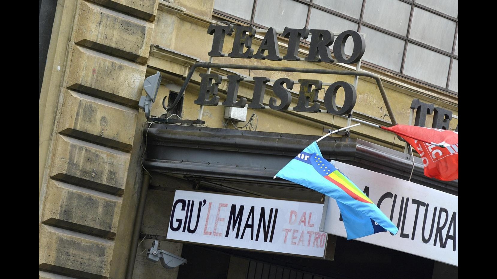 Roma, manifestazione Teatro Eliseo: rimandato sfratto al 16 settembre