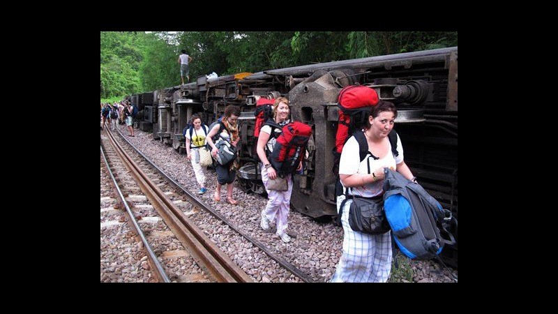 Thailandia, deraglia treno Bangkok-Chiang Mai: 30 feriti, molti turisti