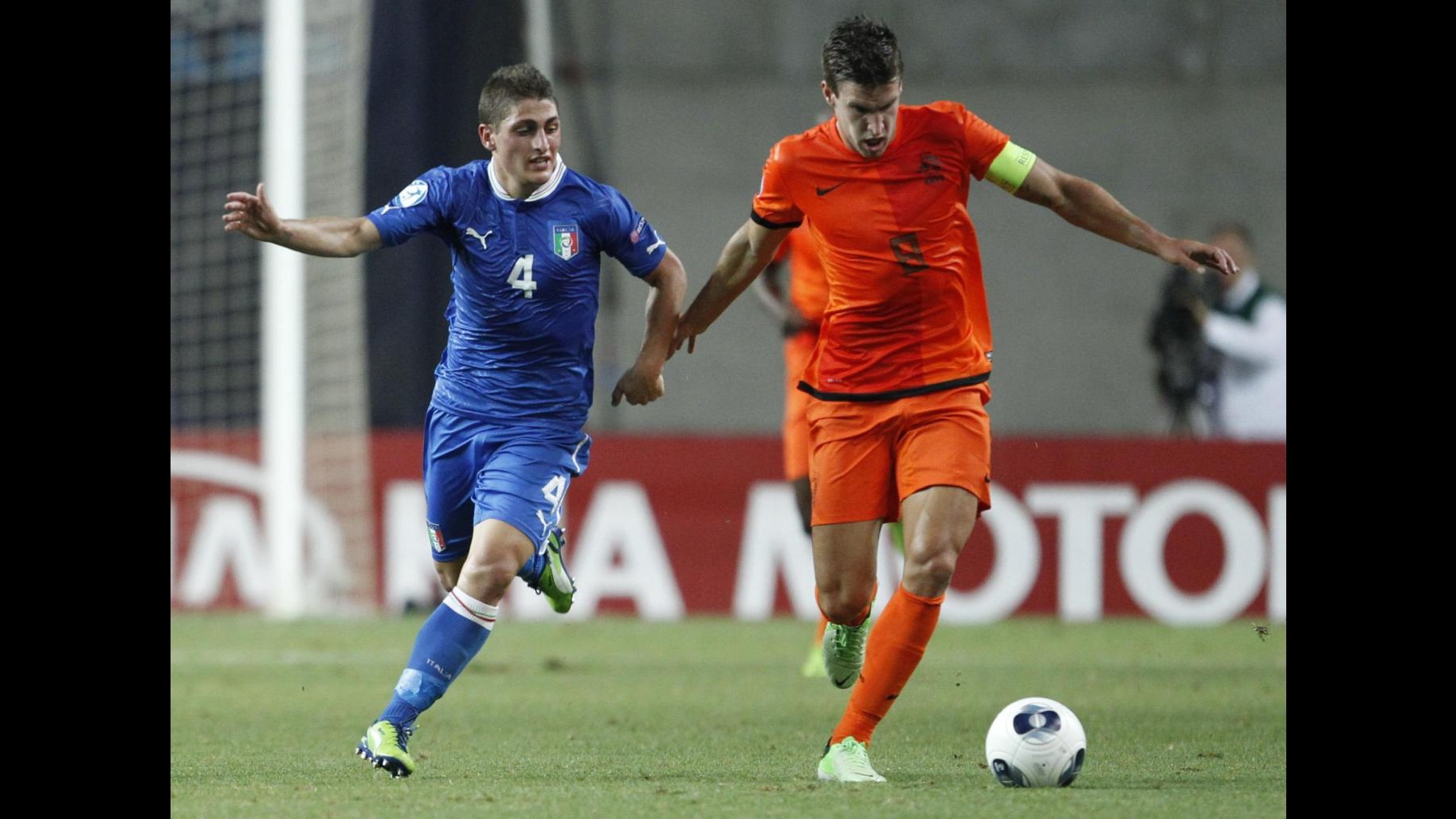 Psv ufficializza passaggio Strootman alla Roma. Olandese accolto a Fiumicino da 300 tifosi