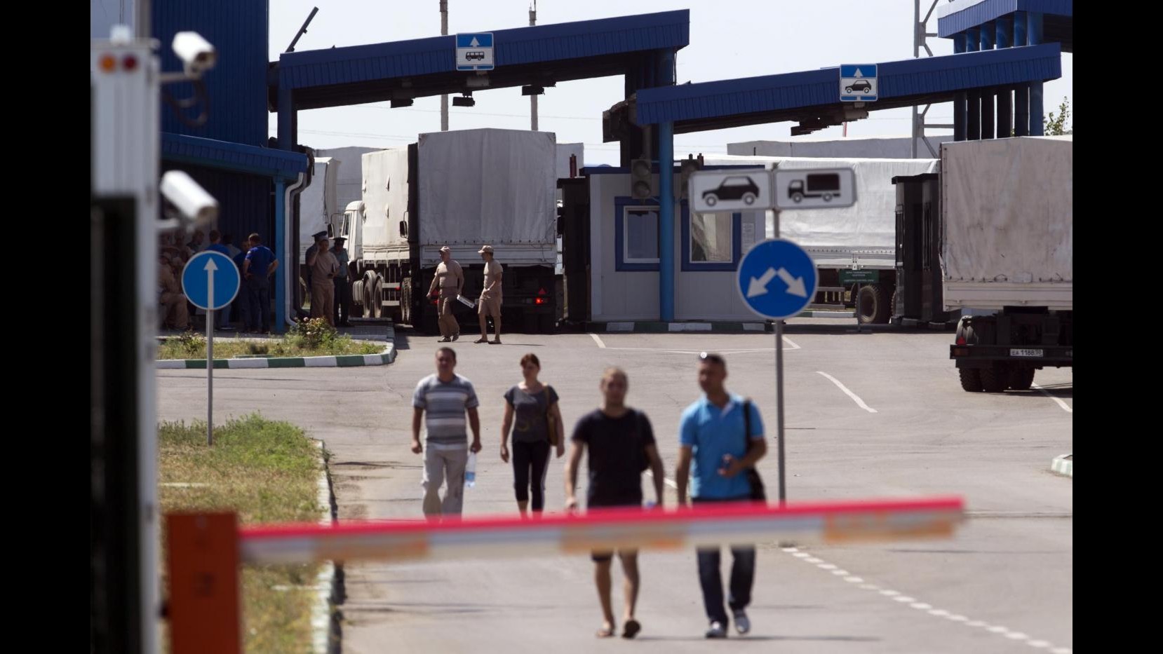 Ucraina, convoglio russo entra senza l’ok. Kiev: È invasione