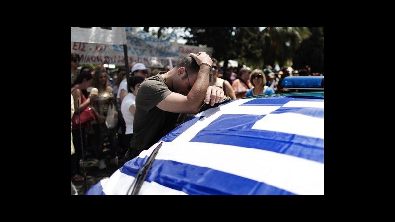 Grecia, polizia municipale blocca traffico per protesta contro tagli