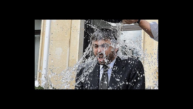 Calcio, Juventus: Agnelli fa Ice Bucket Challenge e nomina Tavecchio