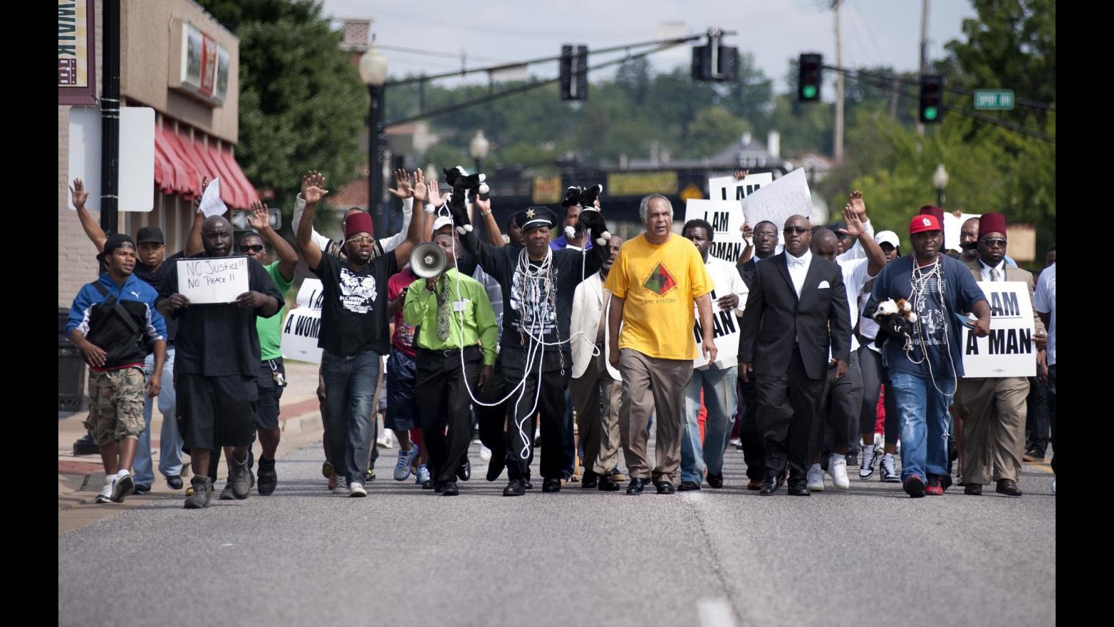 Usa, dimostranti Ferguson chiedono di rimuovere pm da caso Brown