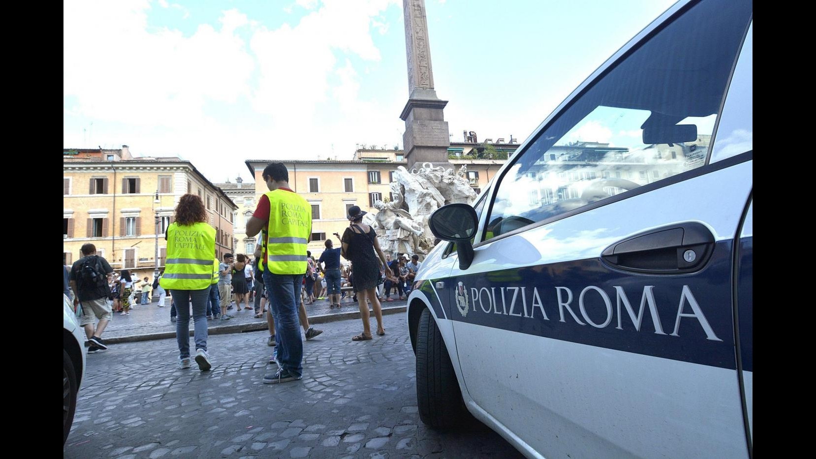 Roma, tenta di rapire bambina di due anni: bloccato da passanti