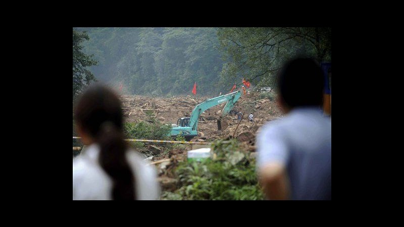 Cina, in salvo i cento turisti intrappolati da frana dopo alluvioni