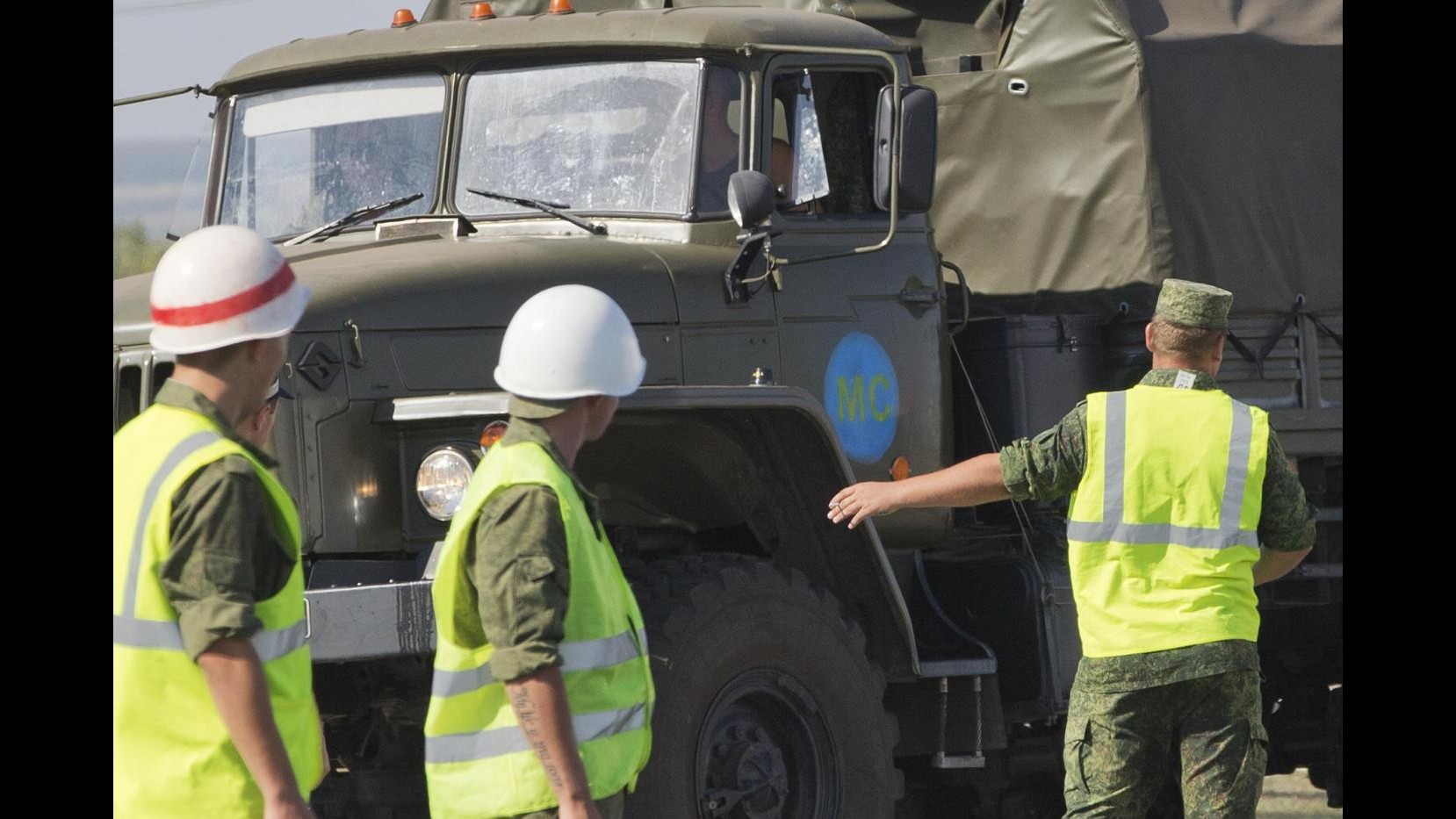 Ucraina, 2 jeep Croce rossa entrano nel Paese dalla Russia