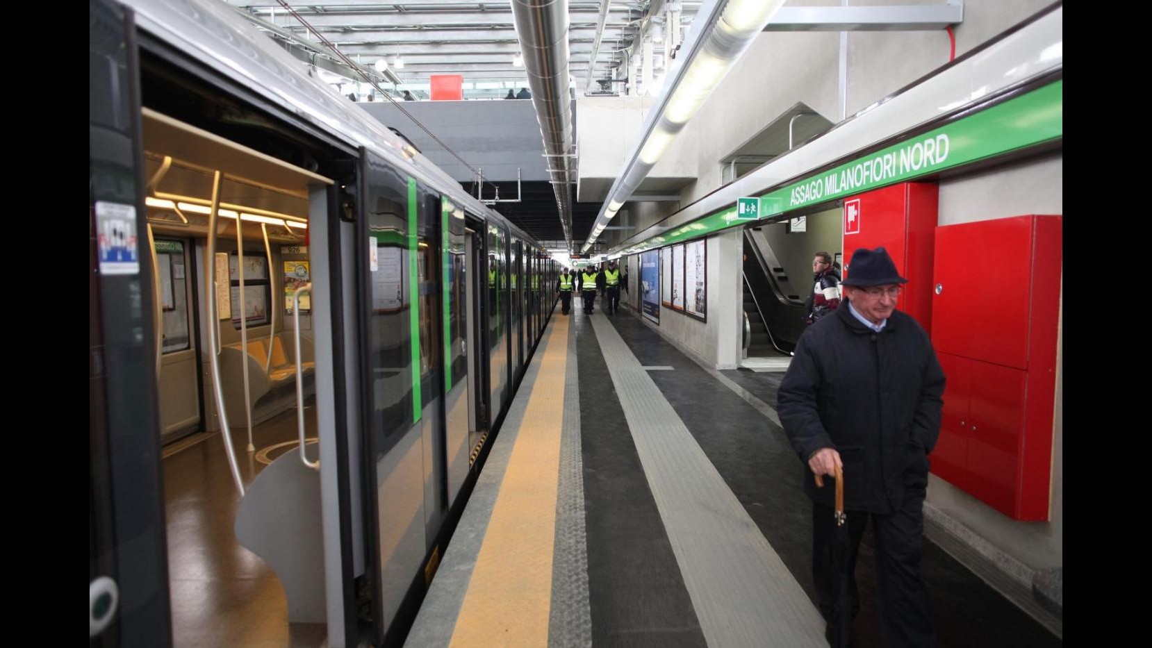 Milano, 35enne sventa scippo in metro e viene accoltellato