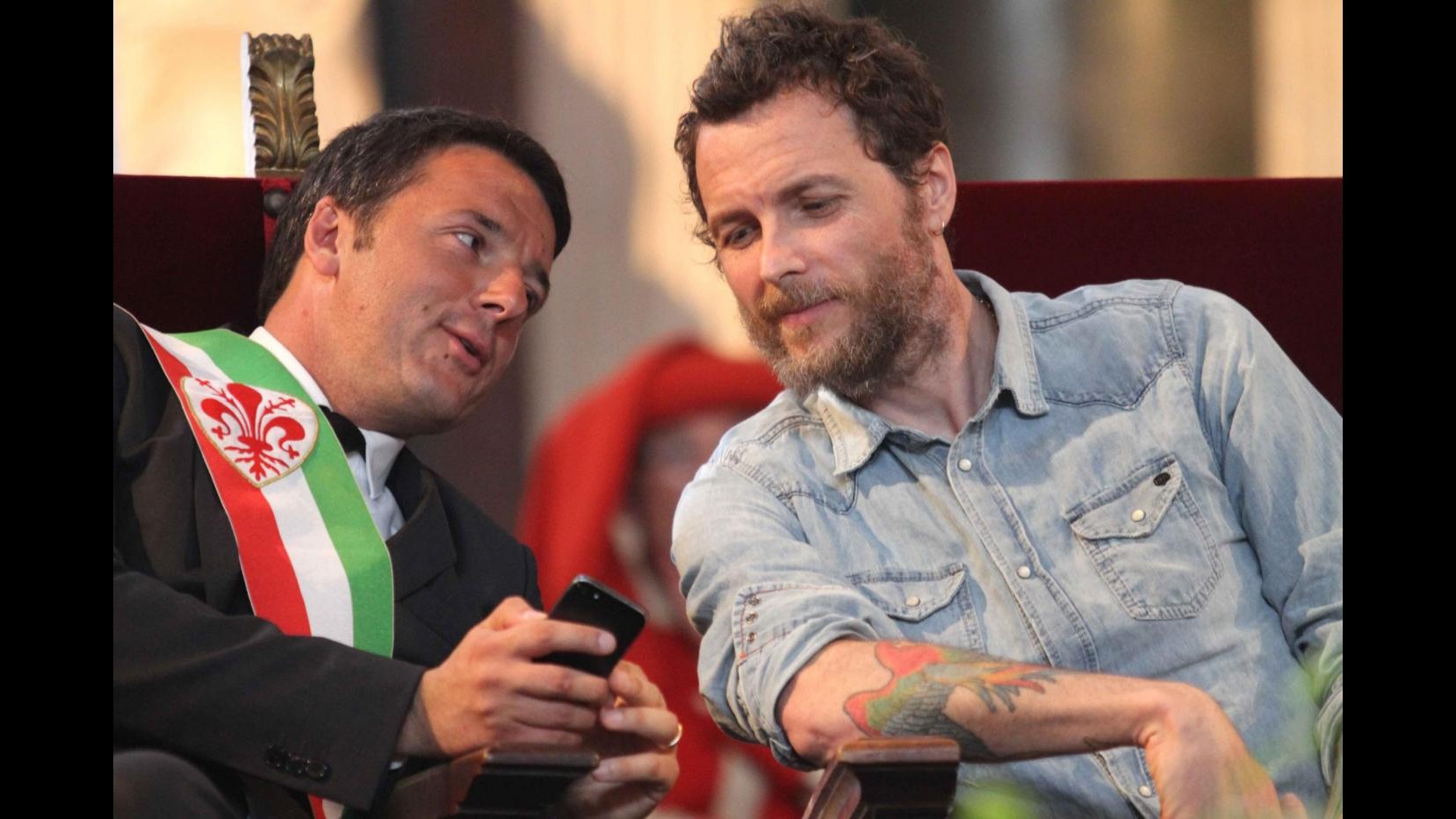 Jovanotti sceglie Renzi, Giannini e Lorenzin per ricerca Sla