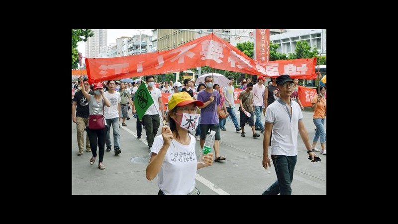 Cina, proteste contro centrale lavorazione uranio: stop a costruzione