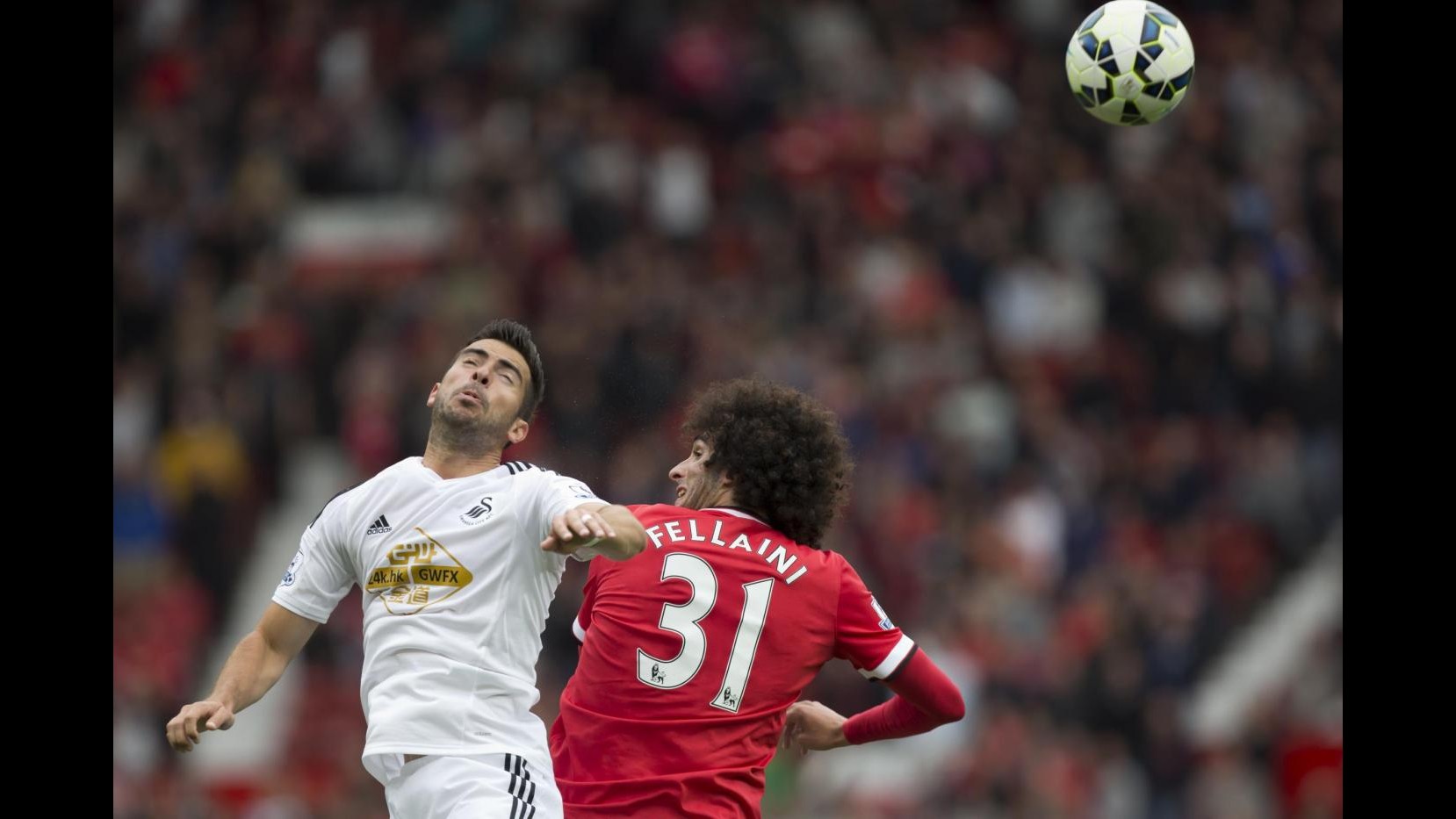 Manchester United,  infortunio alla caviglia per Fellaini: Napoli si allontana