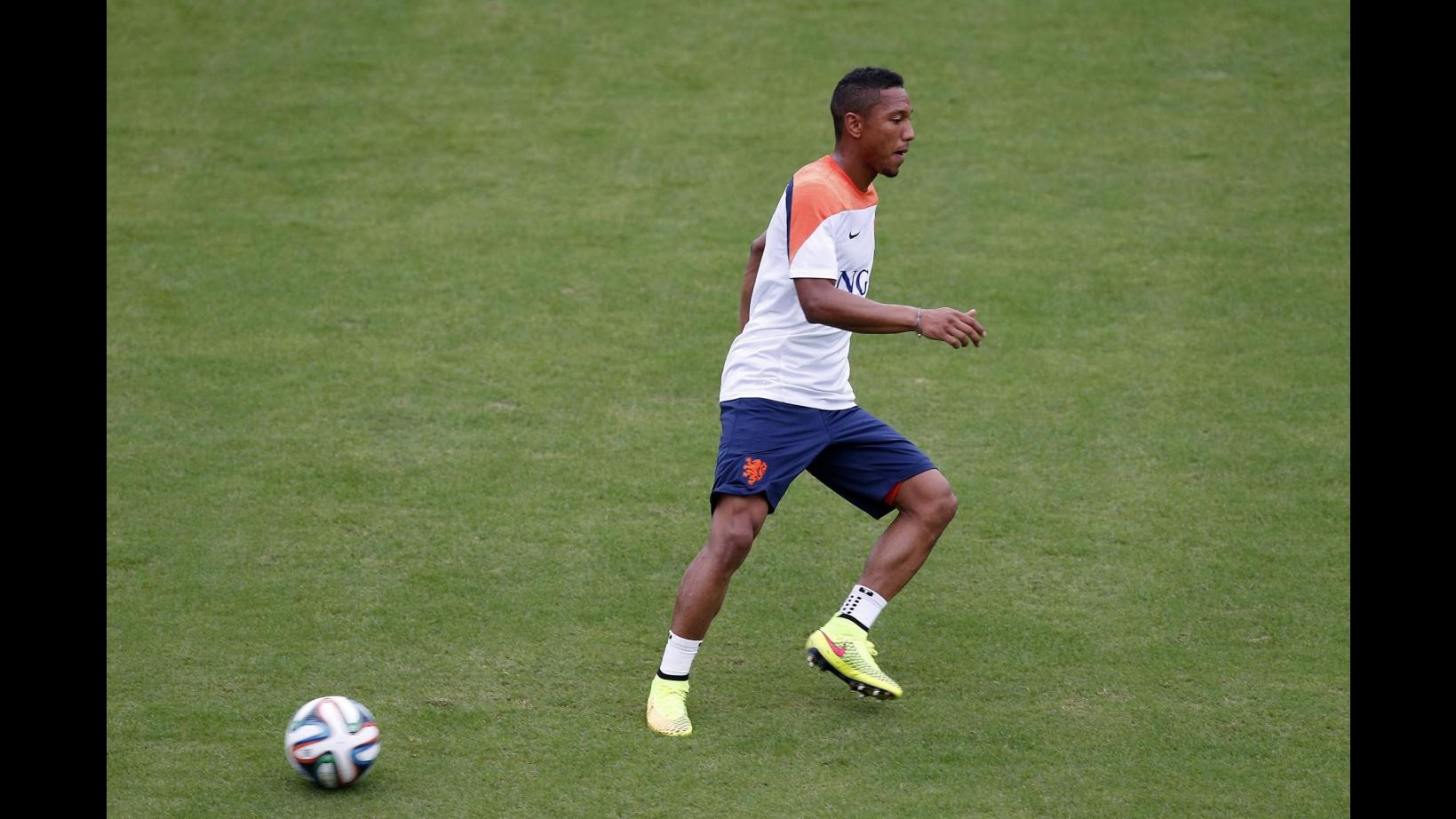 Napoli: preso De Guzman a titolo definitivo, ceduto Fernandez allo Swansea