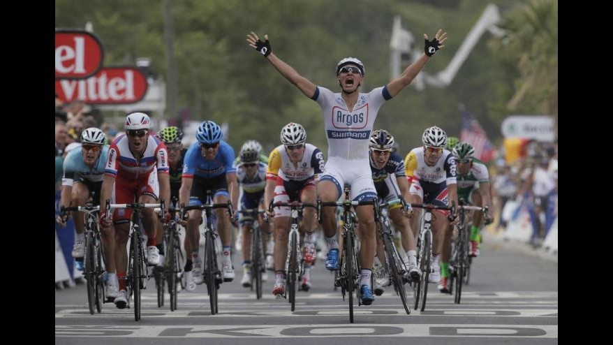 Tour de France, Kittel beffa Cavendish in volata a Tours. Froome sempre maglia gialla