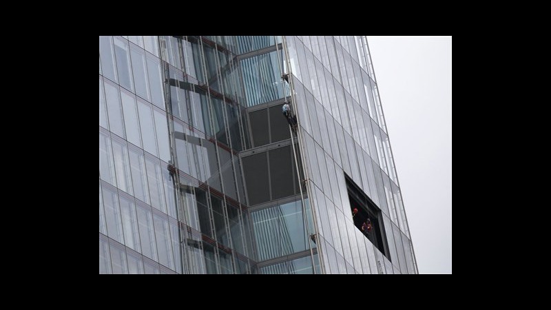 Greenpeace contro Shell: 6 attiviste scalano torre Shard di Londra