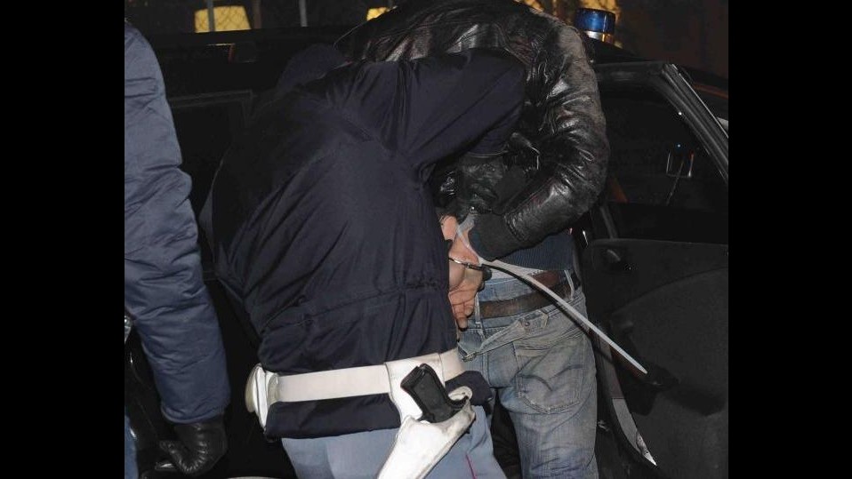 Roma, fa arrestare l’ex dopo mesi di minacce e attentati incendiari