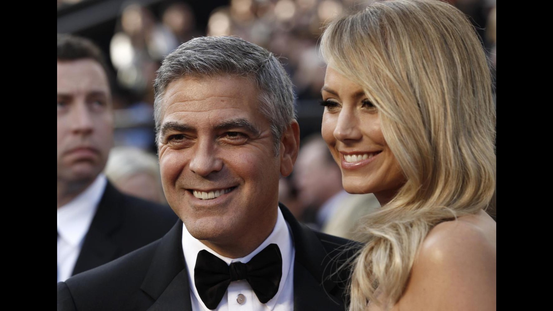 George Clooney e Stacy Keibler si sono lasciati per telefono