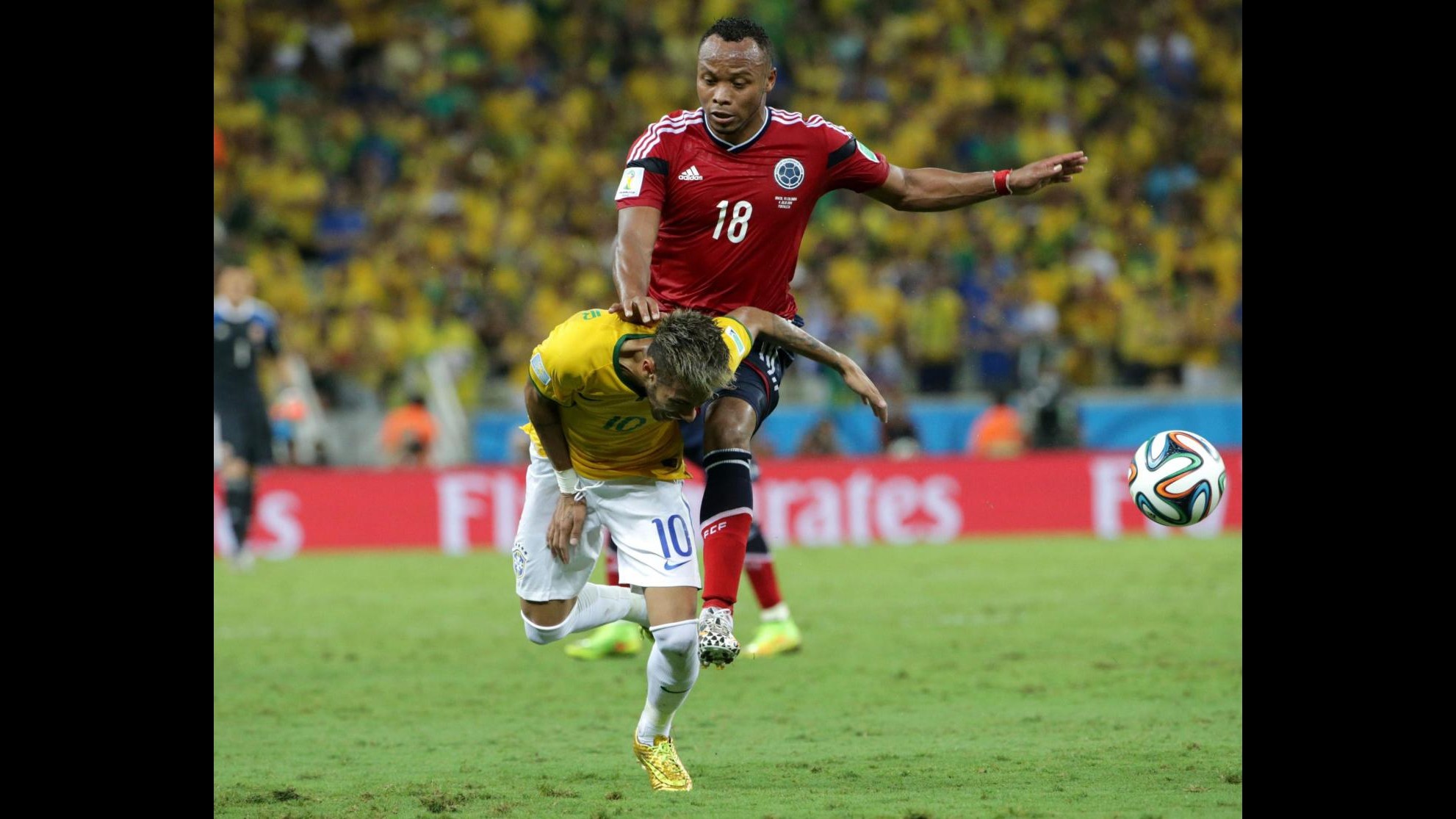 Lotta anti Sla, Neymar invita Zuniga a doccia gelata. Partecipa anche Balotelli