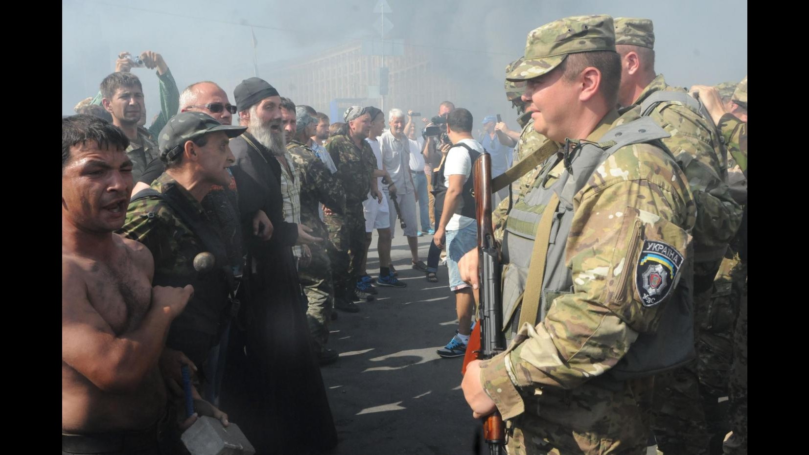 Ucraina, Kiev: Separatisti sparano a convoglio profughi, diversi morti