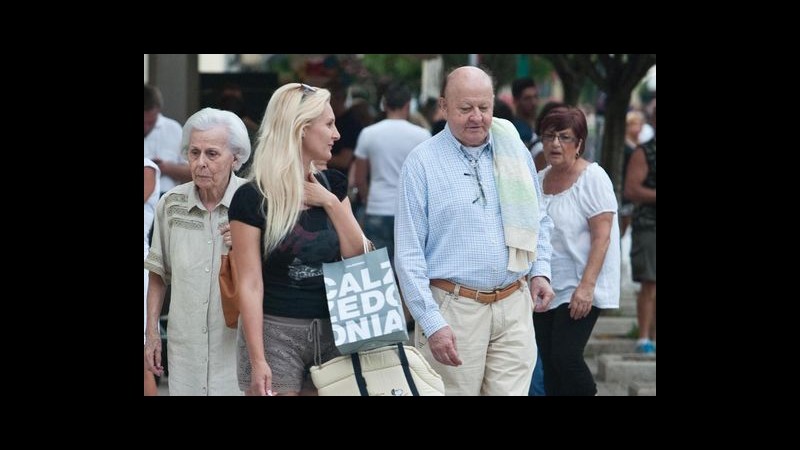 Massimo Boldi fa shopping con la compagna De Nardis a Forte dei Marmi