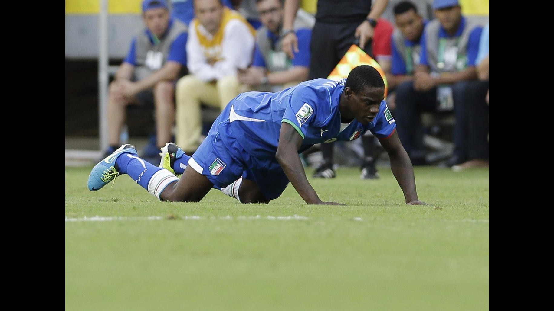 Stop Balotelli in allenamento, versamento al ginocchio destro: Argentina a rischio. Out Barzagli