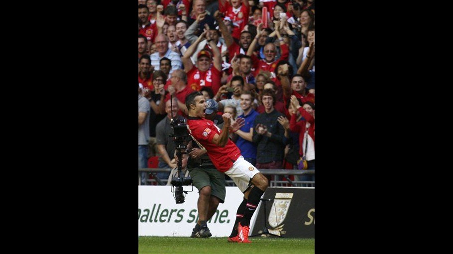 Community Shield, United parte bene: 2-0 al Wigan con super Van Persie