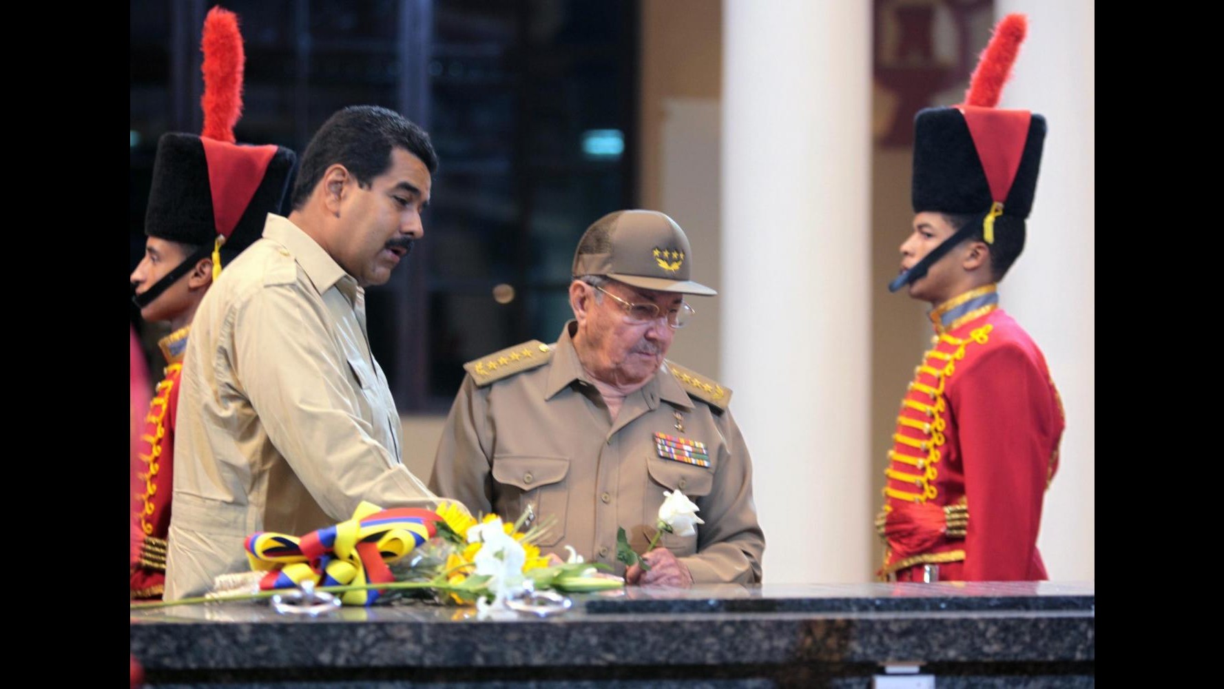 Venezuela, Maduro: A volte dormo in mausoleo dove riposa Chavez