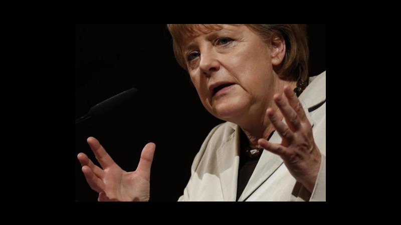 Ucraina, Merkel a Putin: Stop invio armi e consiglieri militari