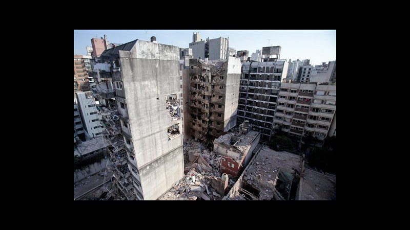 Argentina, ancora 11 dispersi per esplosione palazzo, salvato un gatto