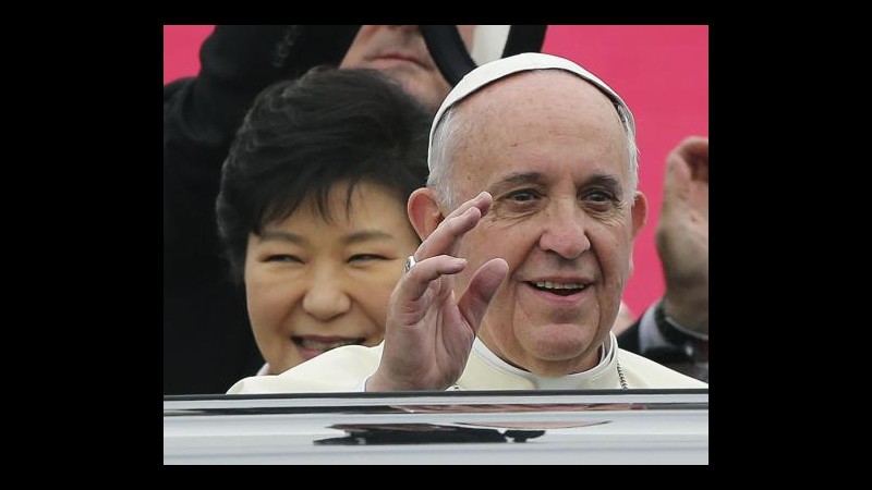 Il Papa in Corea parla in italiano: Il mio inglese non è un granché