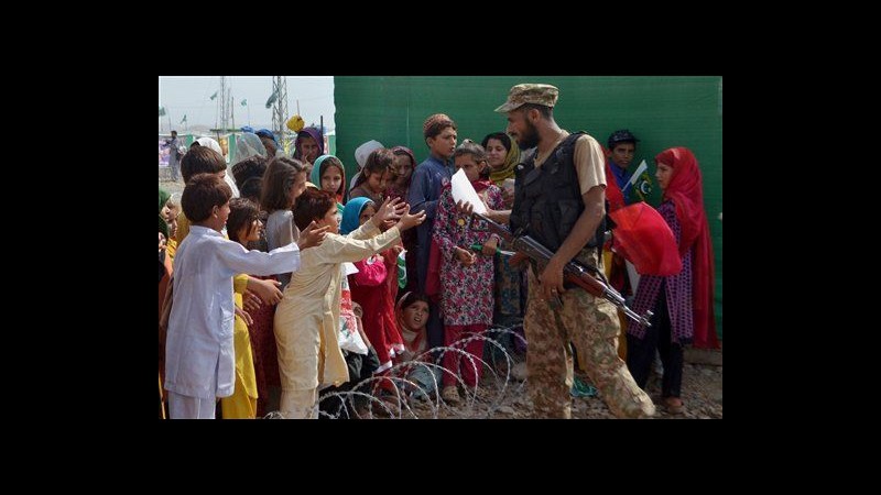 Pakistan, attacco a due basi aeree nel sud-est: uccisi 10 miliziani