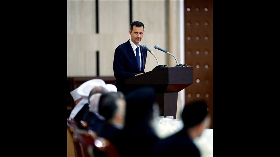 Siria, tv di Stato mostra immagini di Assad che prega in moschea