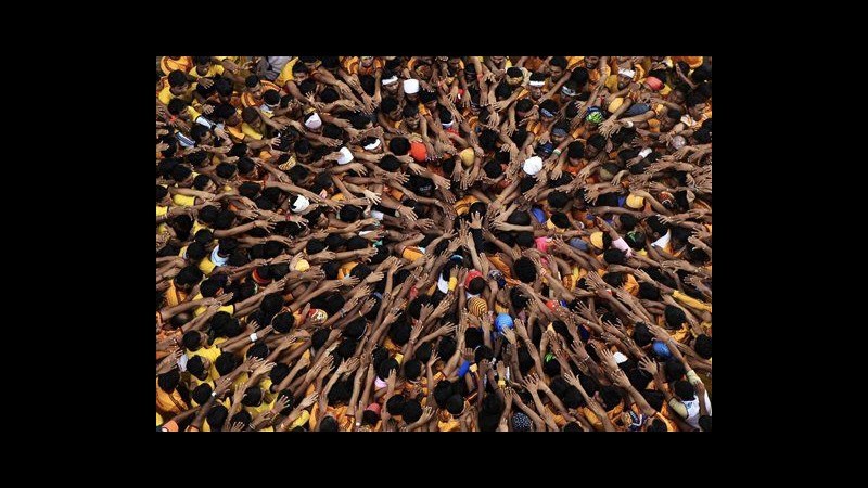 India, piramidi umane a festa Krishna: Corte fissa limite età a 12 anni