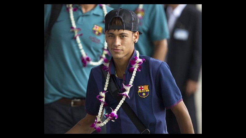 Barcellona, assalto a David Luiz del Chelsea. Neymar in gol contro la Thailandia