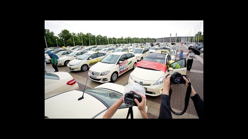Germania, Berlino vieta applicazione Uber: tassisti in festa