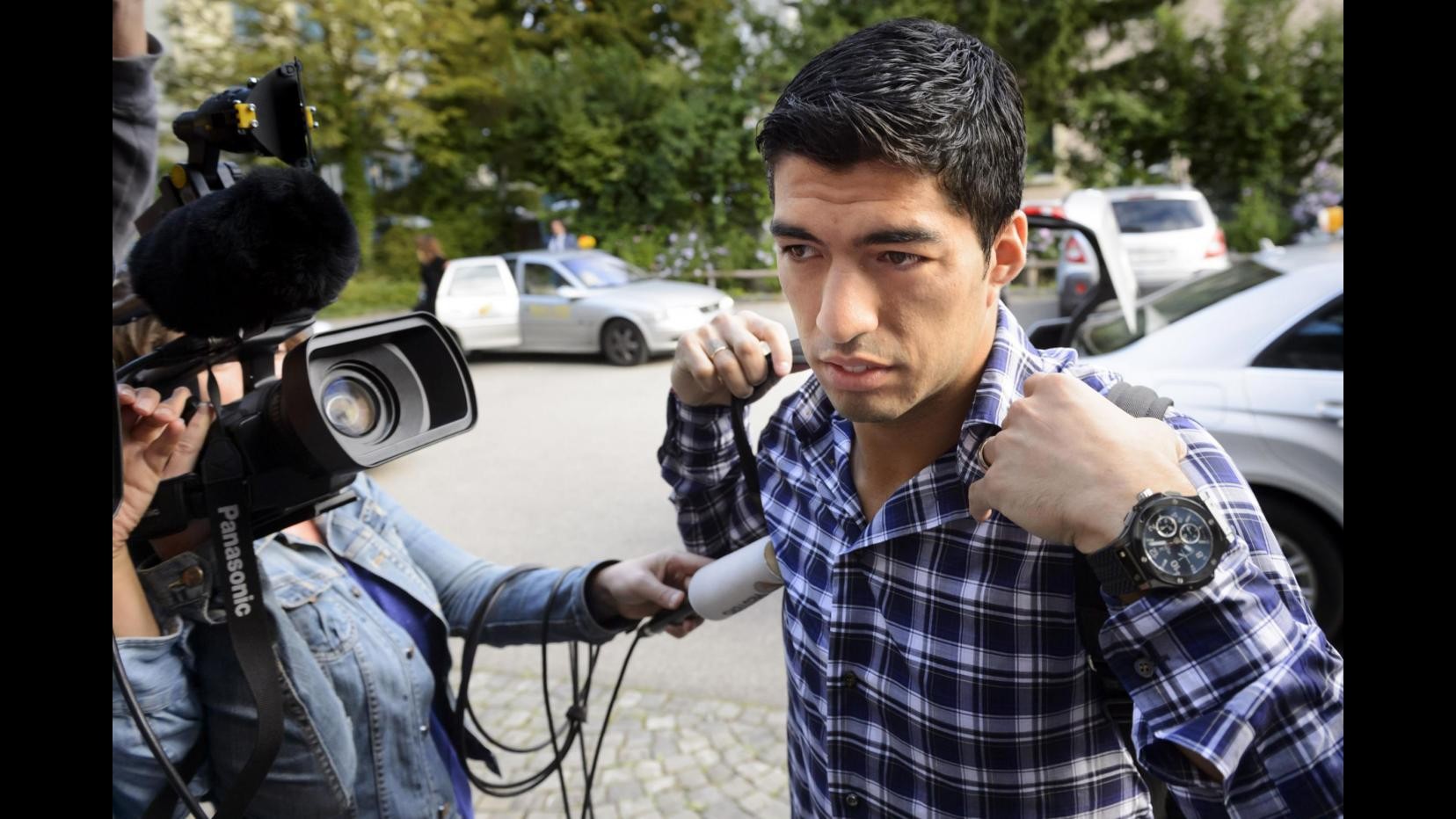 Confermata squalifica 4 mesi a Suarez, ma potrà allenarsi con il Barcellona