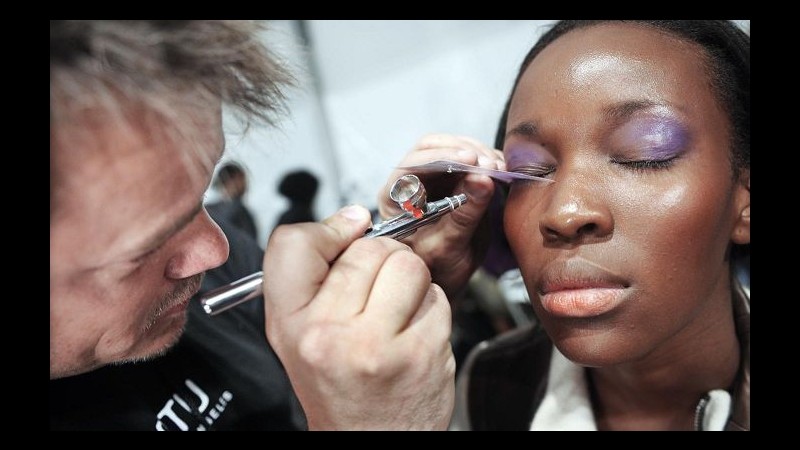 Ambiente, Realacci: Serve legge per calcolare impatto cosmetici