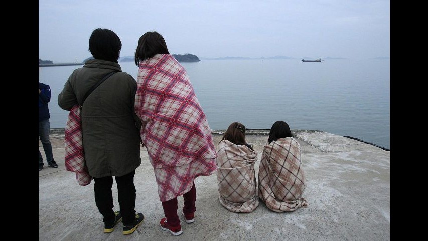 Sud Corea, parenti vittime traghetto naufragato: Papa preghi con noi