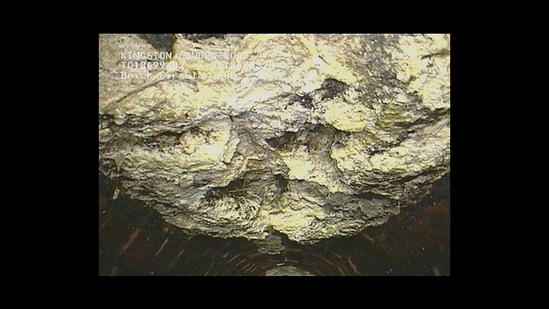 Londra, scoperta nelle fognature una massa di grasso da 15 tonnellate