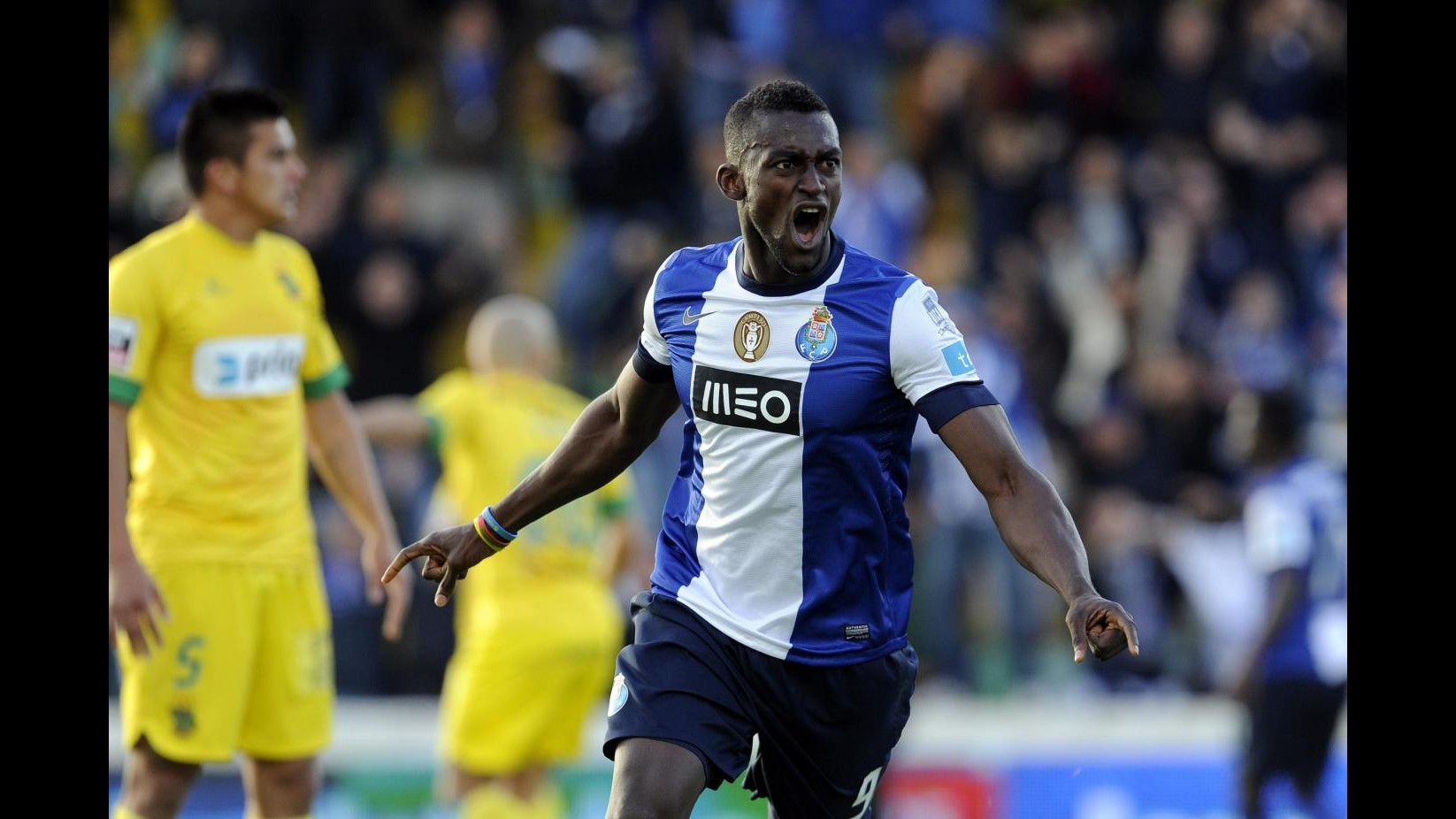 Dall’Inghilterra: Manchester United sfida Napoli per Jackson Martinez