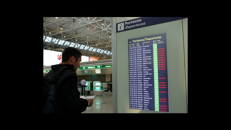 Genova, caos all’aeroporto Colombo: voli annullati e ritardi
