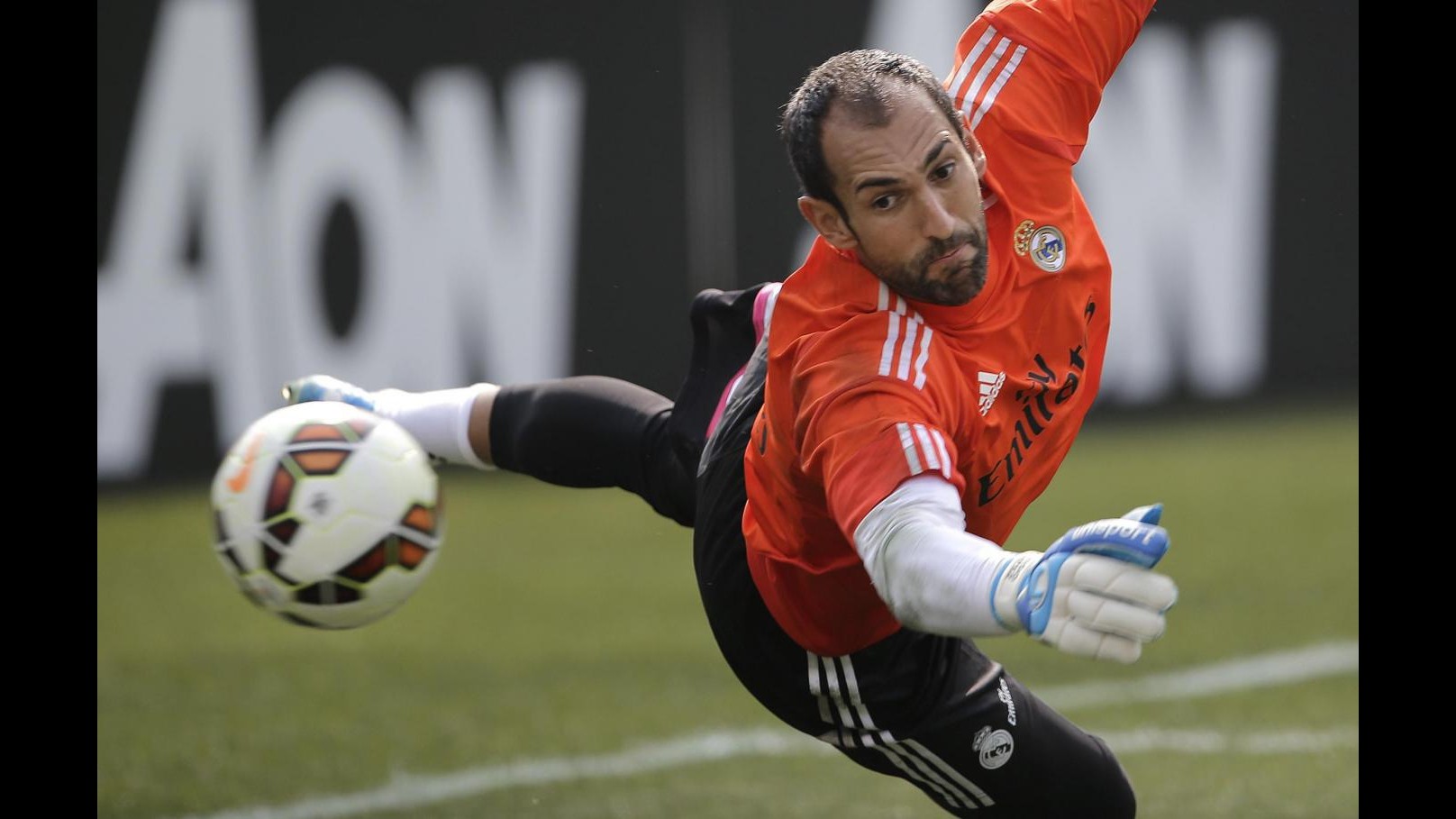 Milan, i nuovi volti Diego Lopez e Armero arrivati a Milanello