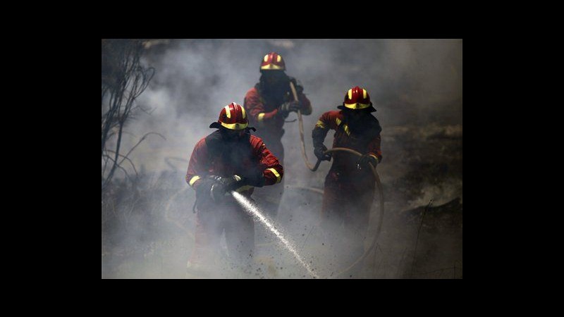 Spagna, grande incendio a ovest di Madrid: impegnati 550 pompieri