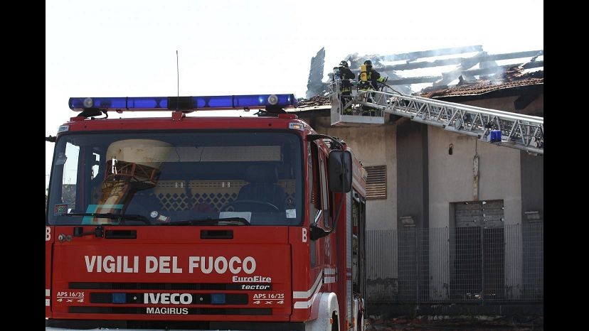 Esplode casa nel torinese, due vittime. Donna muore di spavento