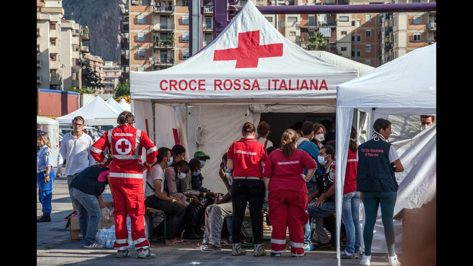 Sbarchi, giunto a Catania pattugliatore ‘Borsini’ con 282 migranti