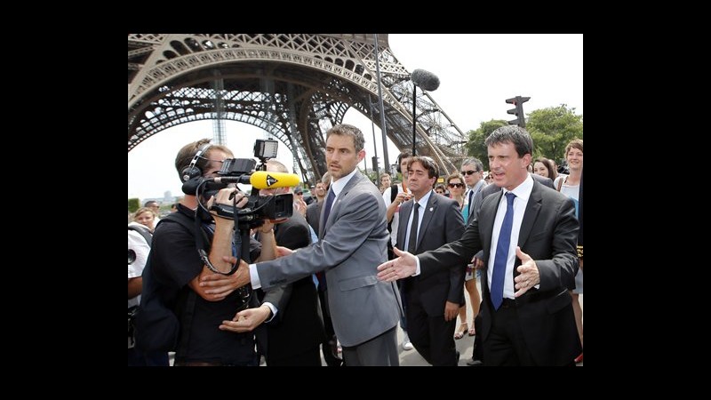 Francia, Valls tenta di rassicurare turisti: Parigi è città sicura