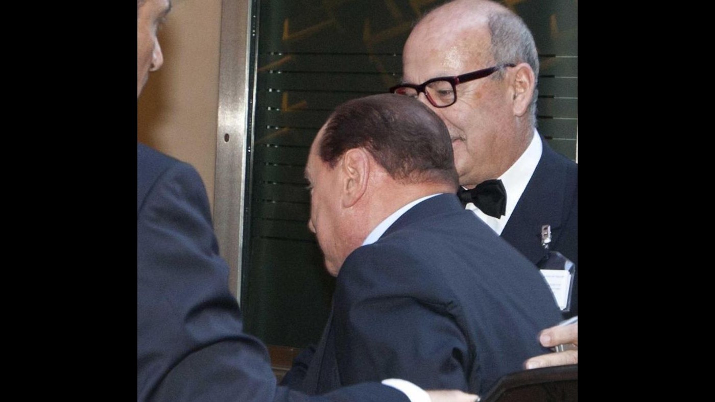 Mediaset, riunione gruppi Pdl. Berlusconi acclamato dai suoi parlamentari