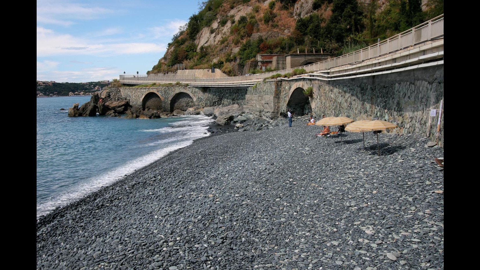 Genova, annega facendo il bagno davanti a Sturla