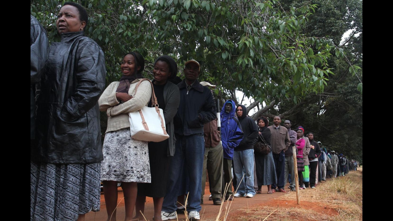 Zimbabwe, Ua: Episodi sospetti ma voto pacifico. Tsvangirai protesta